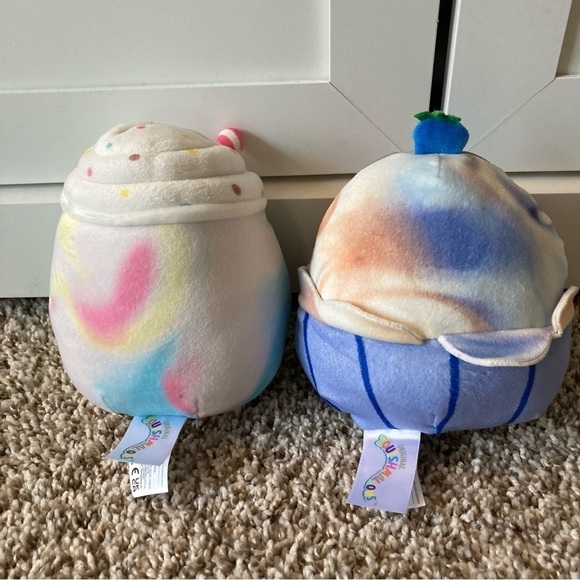 Two SQUISHMALLOWS 5" Scented Mystery Squad Blueberry Muffin and Milkshake No Bag - Picture 4 of 10